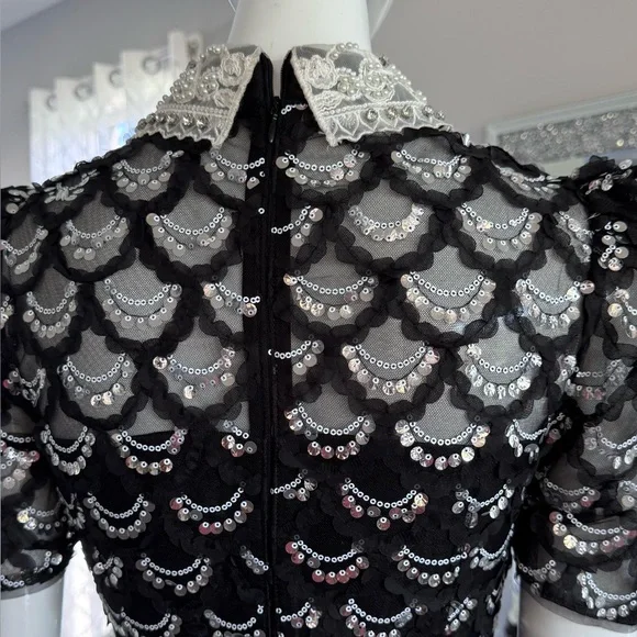 New 🖤 Chic Black and White Mini Dress with Lace Collar - Picture 9 of 17